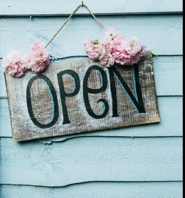 Flower Shop Open Today
9.30am -1.30pm
Fresh Flowers Dirext from our Fresh Flower Growers this Morning.
Proteas, Peonies, Freesias, Sunflowers..so many Beautiful Bloms in store 🌸